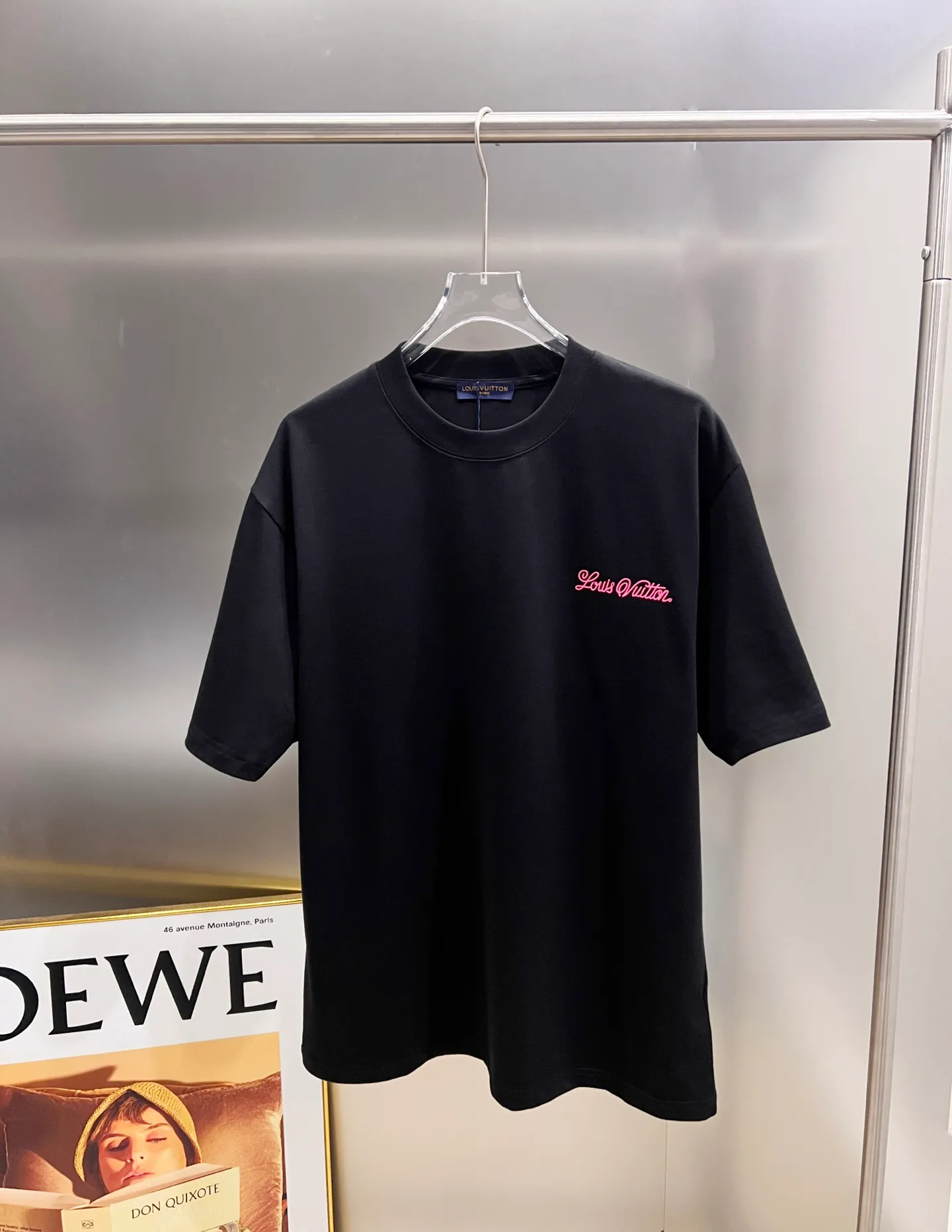 🅿️190 1v Louis* 2025 autumn and winter new style, classic letter three-dimensional foam printing technology design, high-end version! Highly breathable and comfortable, customized double yarn plain cotton fabric. Short-sleeved T-shirt. Same style for men and women. Sizes S M L XL XXL Five sizes black white